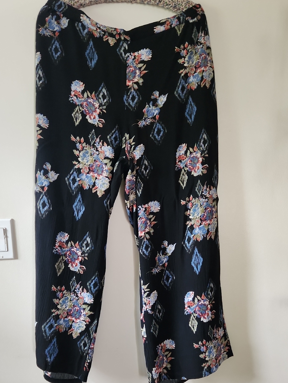 Coldwater Creek Black Wide-Leg Pants with Multicolor Print Waist